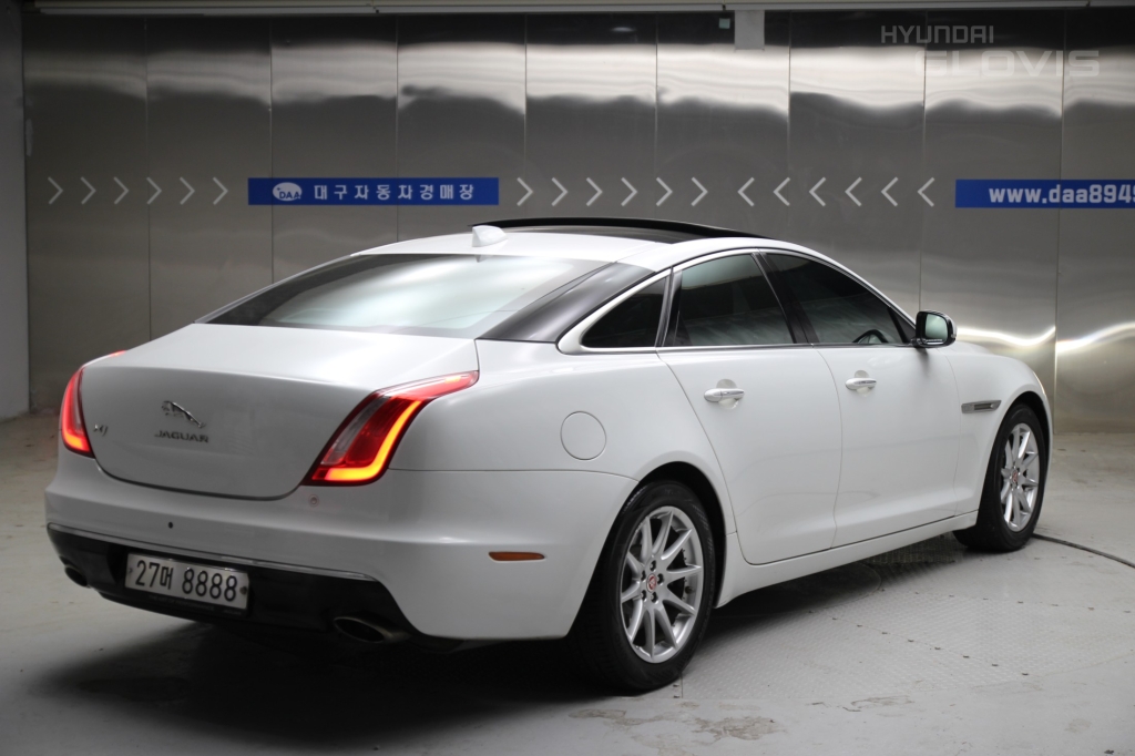 JAGUAR XJ (8th Generation) 2.0 SWB