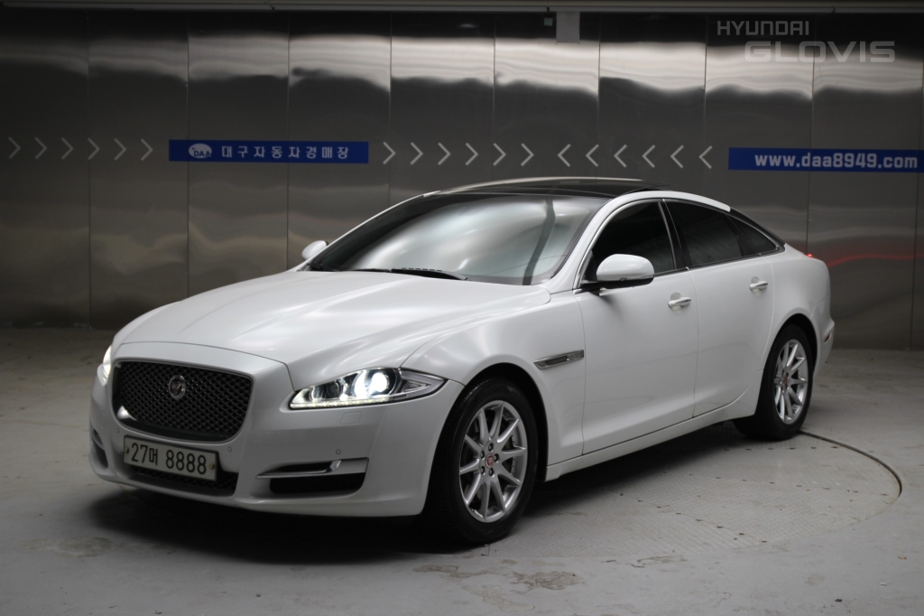 JAGUAR XJ (8th Generation) 2.0 SWB