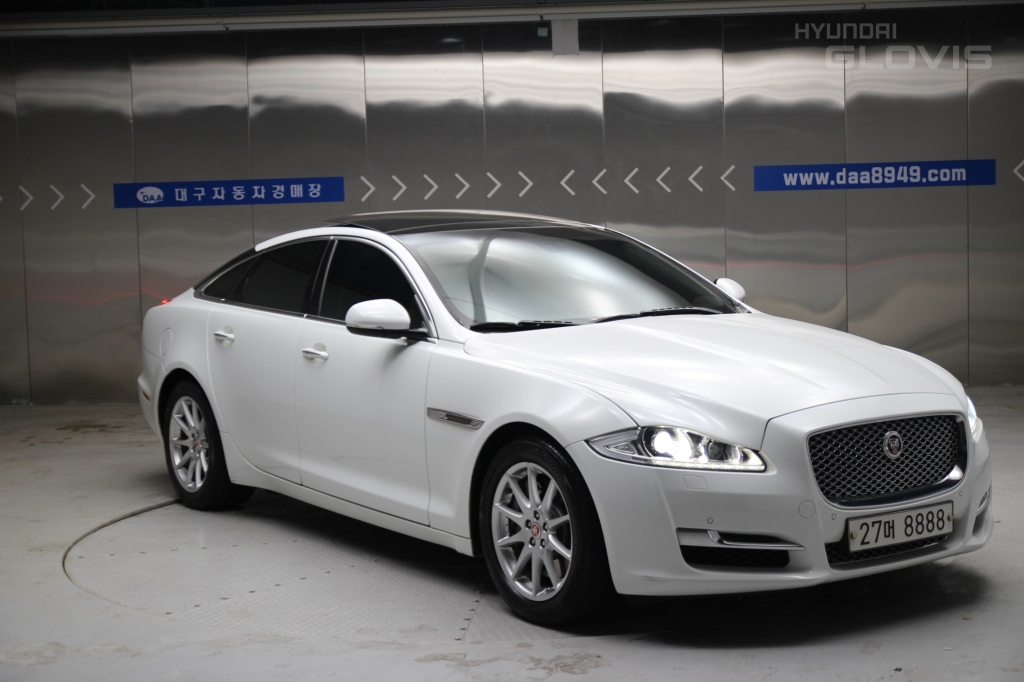 JAGUAR XJ (8th Generation) 2.0 SWB
