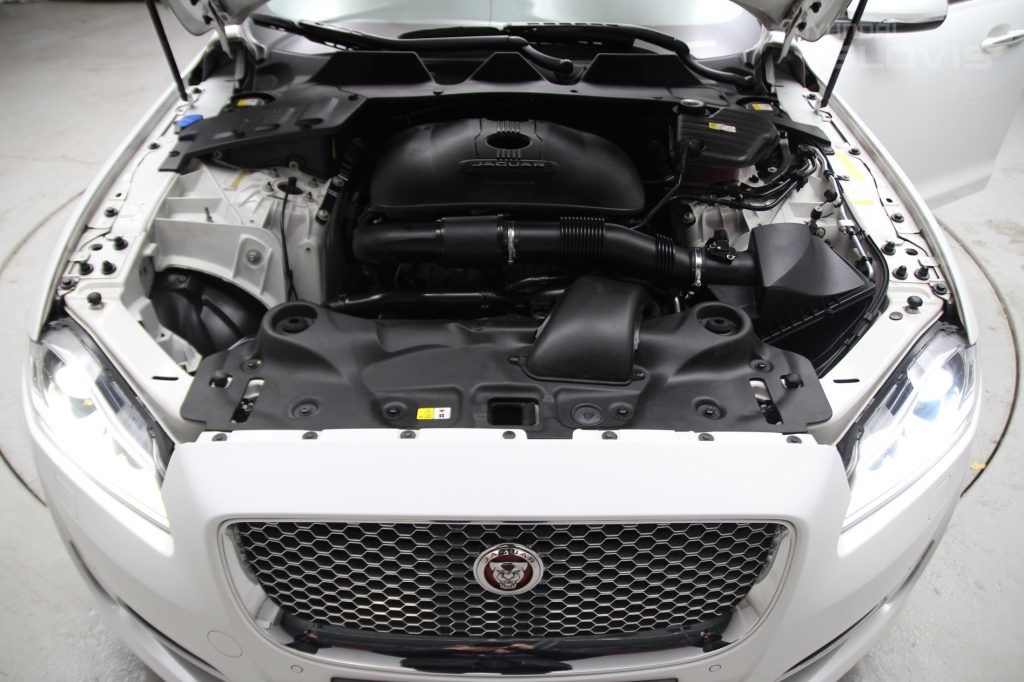 JAGUAR XJ (8th Generation) 2.0 SWB