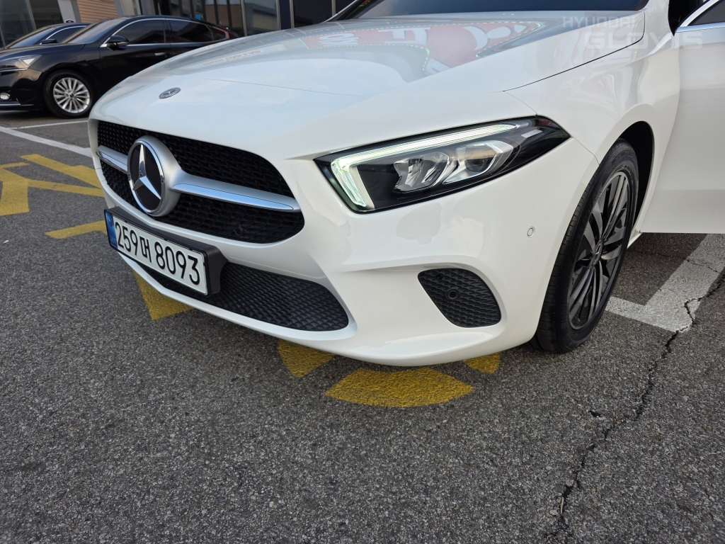 BENZ A-Class (4th Generation) A220 Sedan