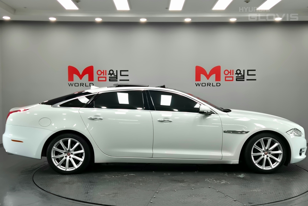 JAGUAR XJ (8th Generation) 3.0D LWB
