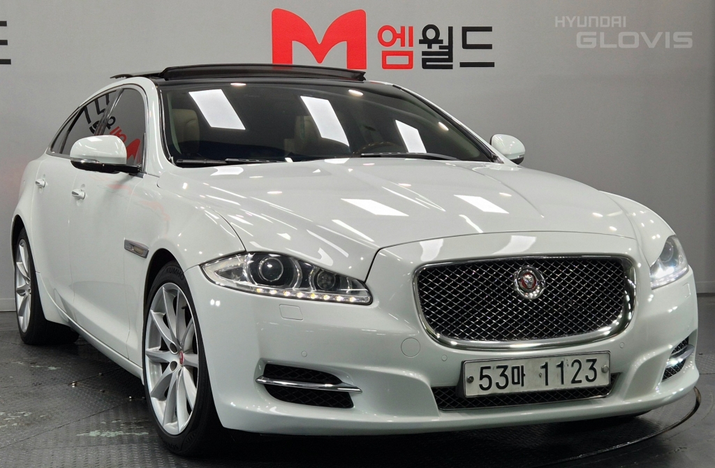 JAGUAR XJ (8th Generation) 3.0D LWB