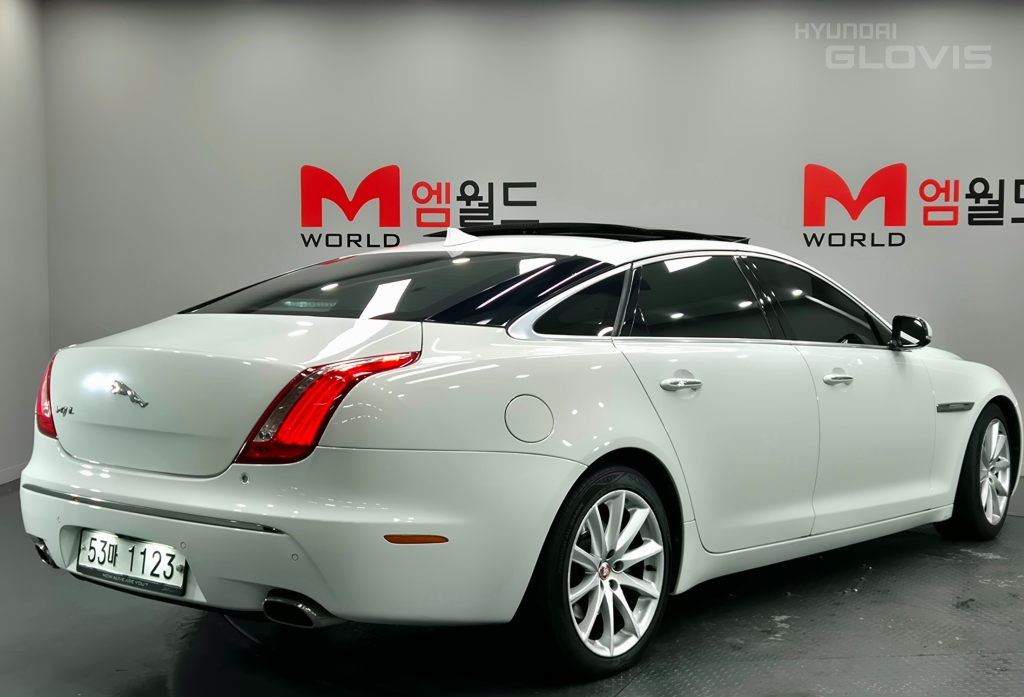 JAGUAR XJ (8th Generation) 3.0D LWB