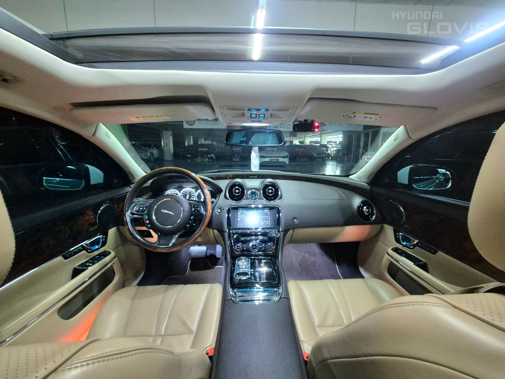 JAGUAR XJ (8th Generation) 3.0D LWB