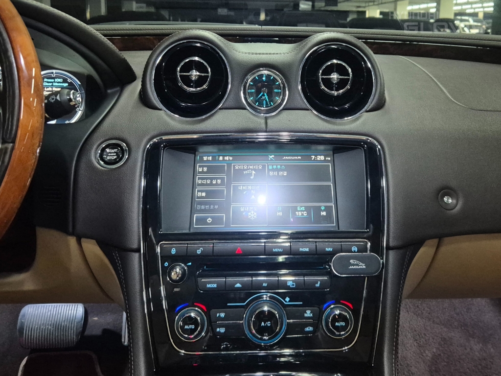 JAGUAR XJ (8th Generation) 3.0D LWB