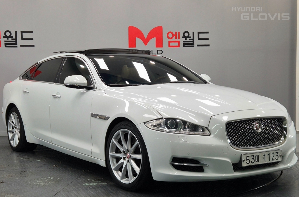 JAGUAR XJ (8th Generation) 3.0D LWB