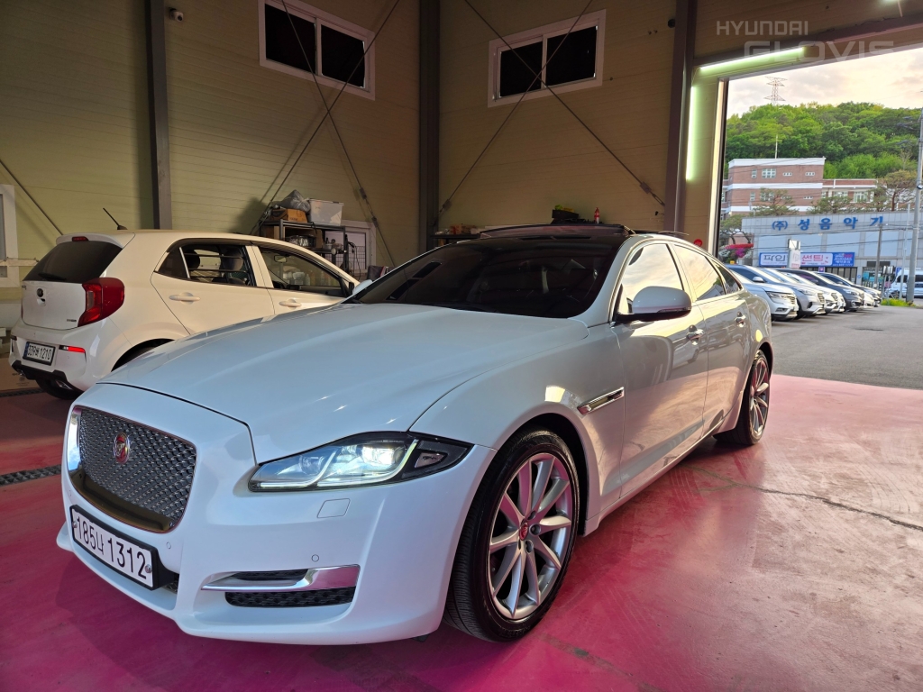 JAGUAR XJ (8th Generation) 3.0D SWB