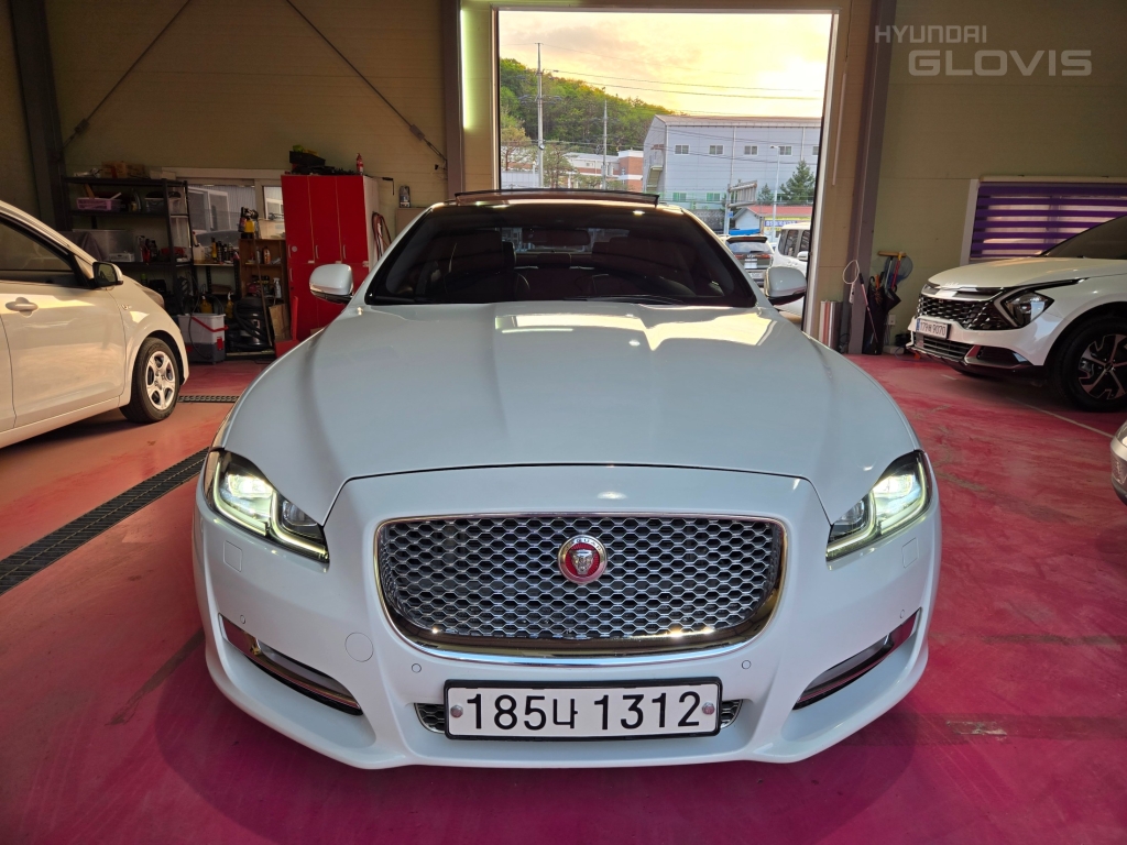 JAGUAR XJ (8th Generation) 3.0D SWB