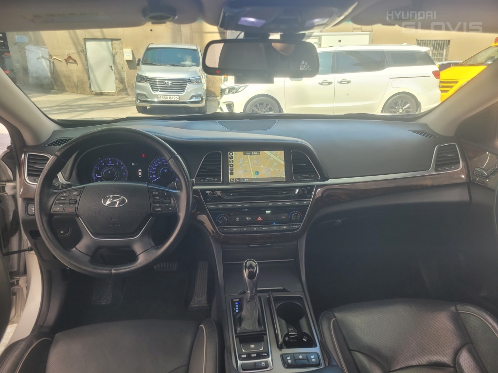 HYUNDAI Aslan G300
