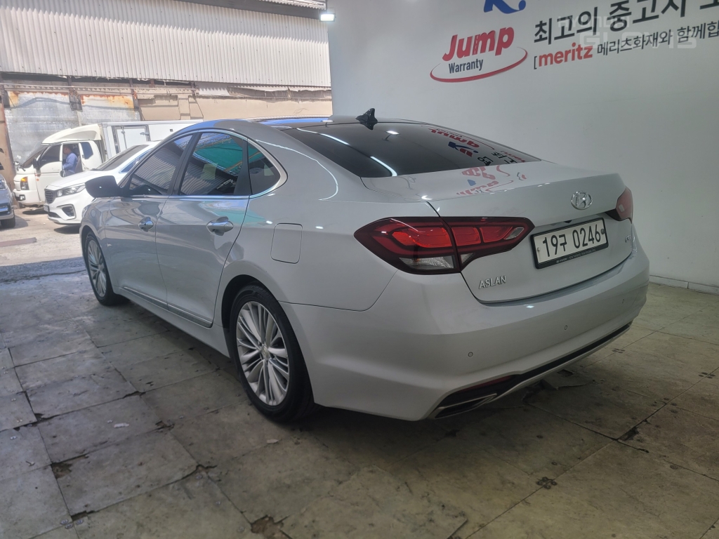 HYUNDAI Aslan G300