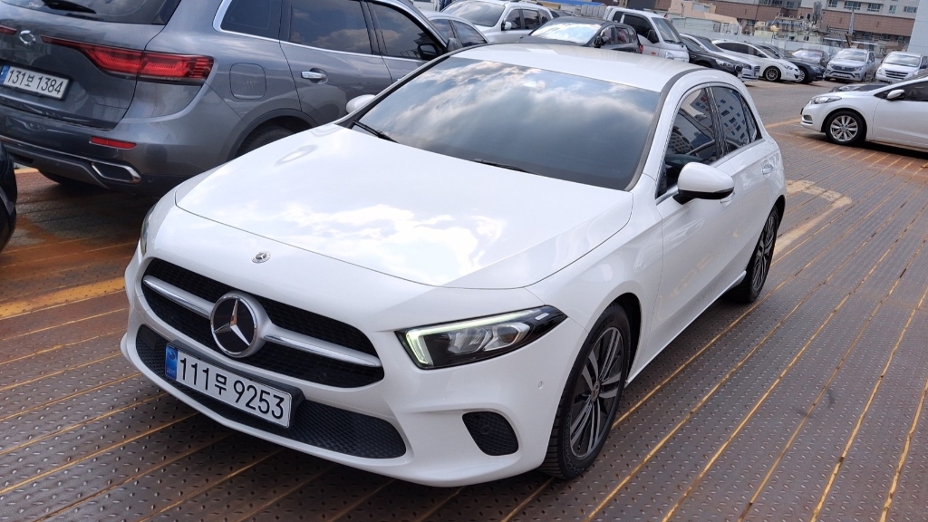 BENZ A-Class (4th Generation) A220