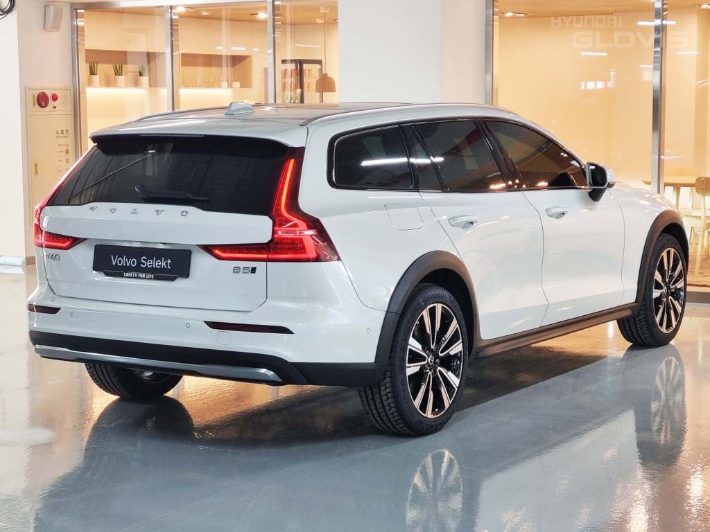 VOLVO V60 Cross Country (2nd Generation) 2.0 B5 AWD