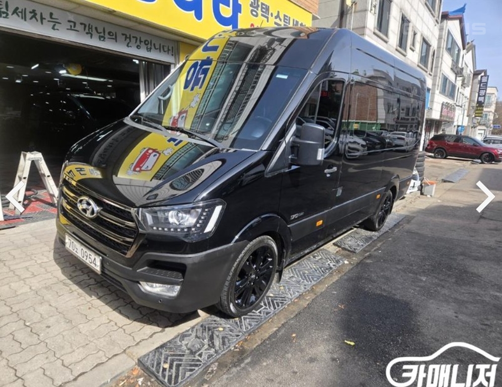 HYUNDAI Solati 15-Seater