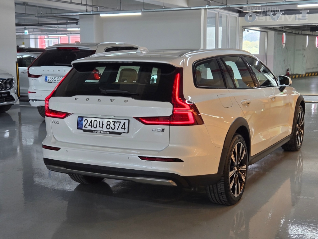 VOLVO V60 Cross Country (2nd Generation) 2.0 B5 AWD