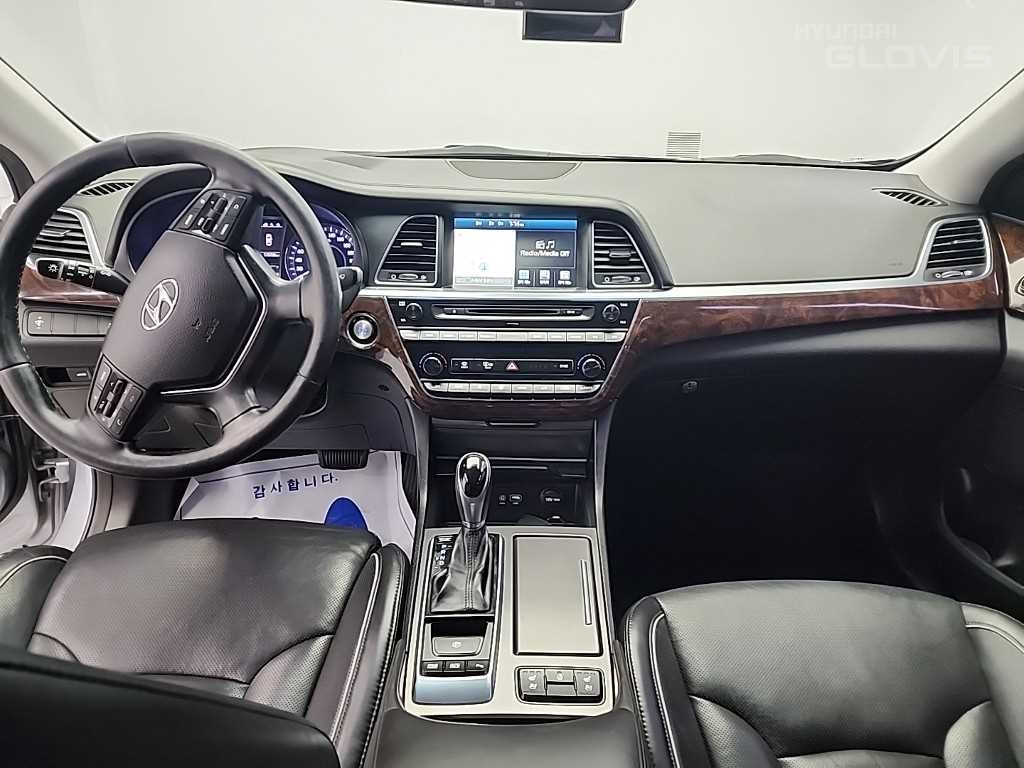 HYUNDAI Aslan G300