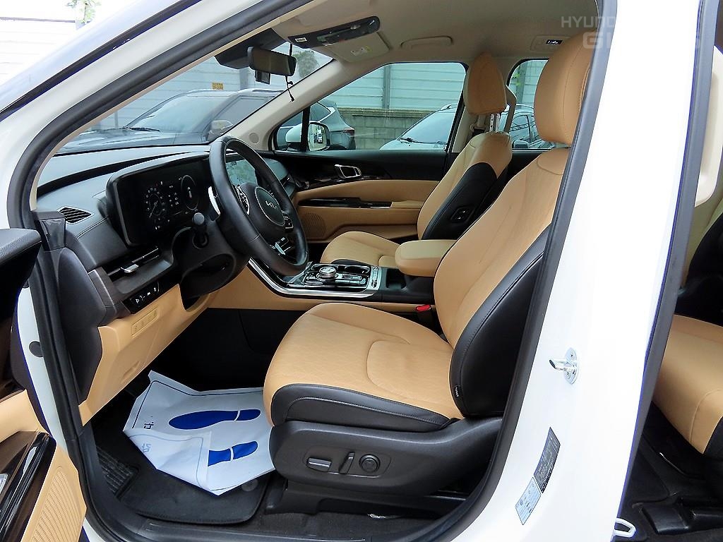 KIA New Carnival 9-Seater Diesel