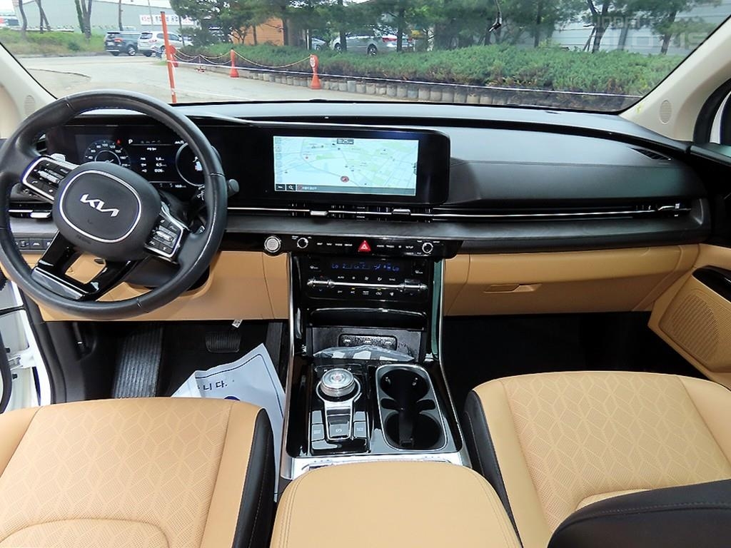 KIA New Carnival 9-Seater Diesel