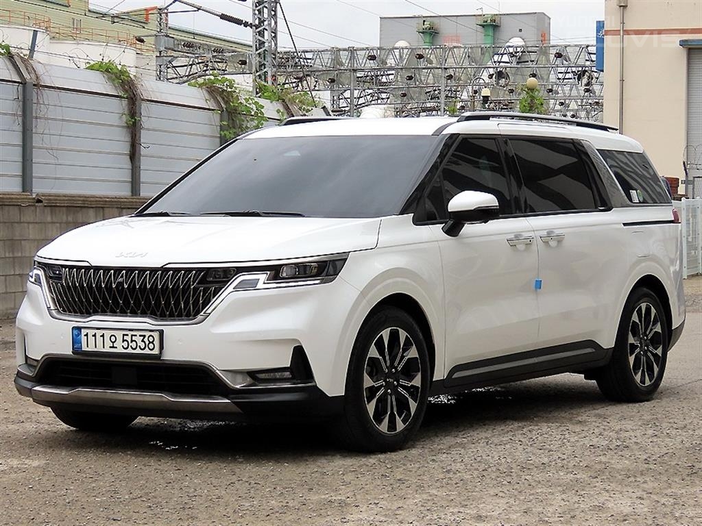KIA New Carnival 9-Seater Diesel