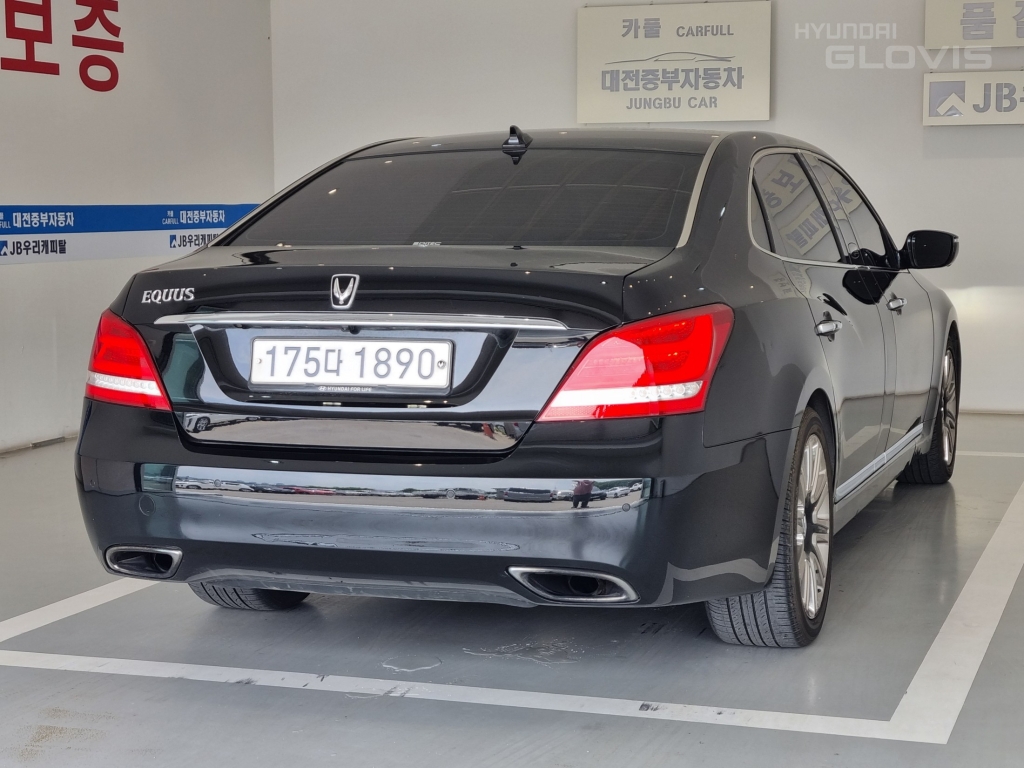 HYUNDAI Ecuus (New Model) VL380