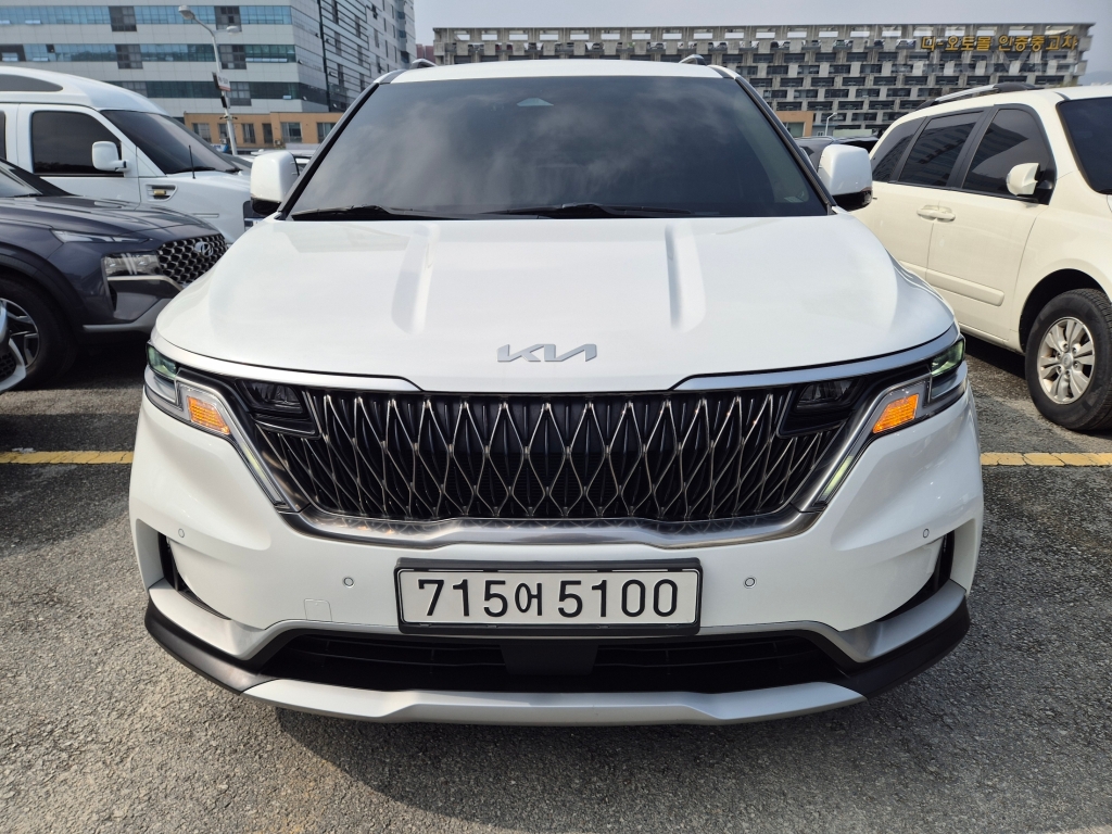 KIA New Carnival 11-Seater Diesel