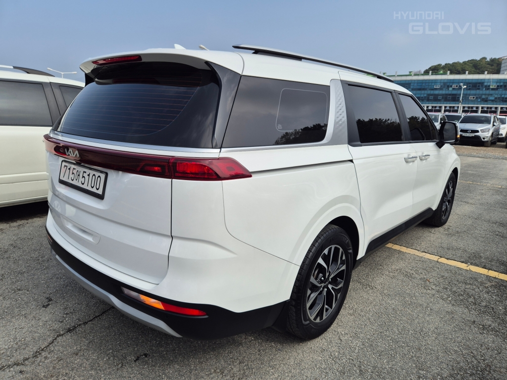 KIA New Carnival 11-Seater Diesel
