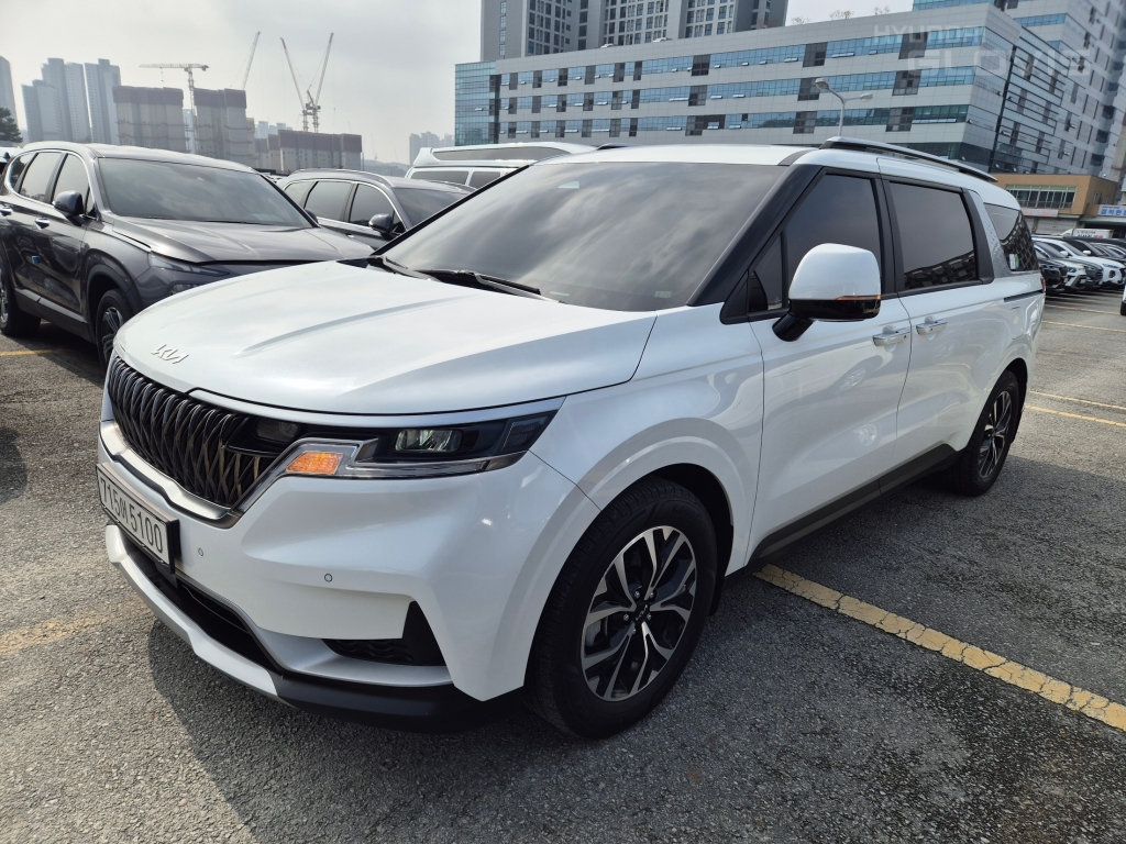 KIA New Carnival 11-Seater Diesel