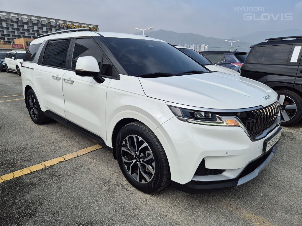 KIA New Carnival 11-Seater Diesel