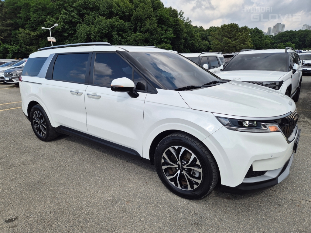KIA New Carnival 9-Seater Diesel