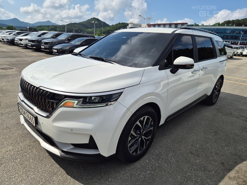 KIA New Carnival 9-Seater Diesel