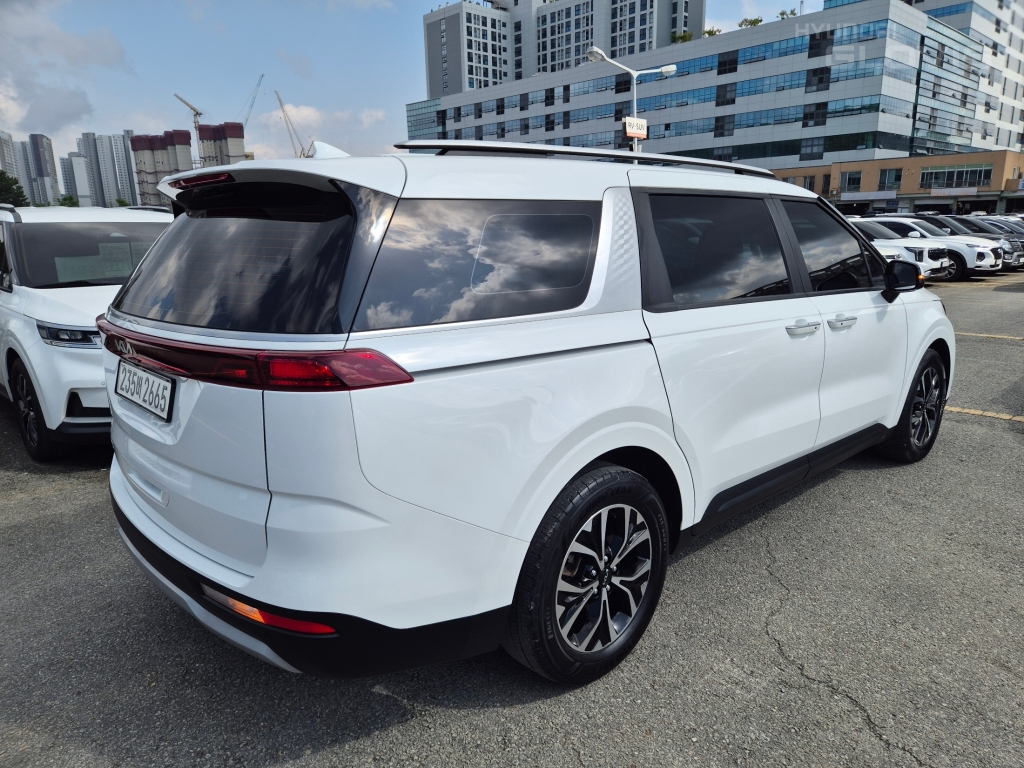 KIA New Carnival 9-Seater Diesel