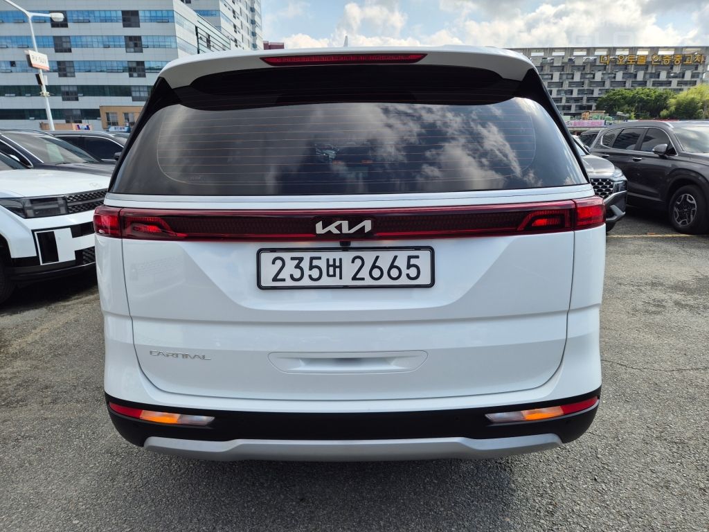 KIA New Carnival 9-Seater Diesel