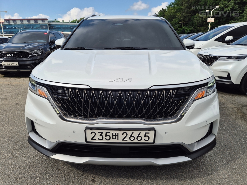 KIA New Carnival 9-Seater Diesel
