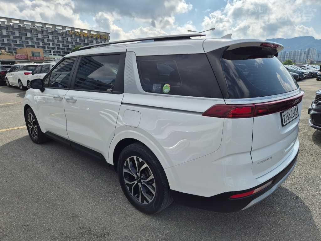 KIA New Carnival 9-Seater Diesel