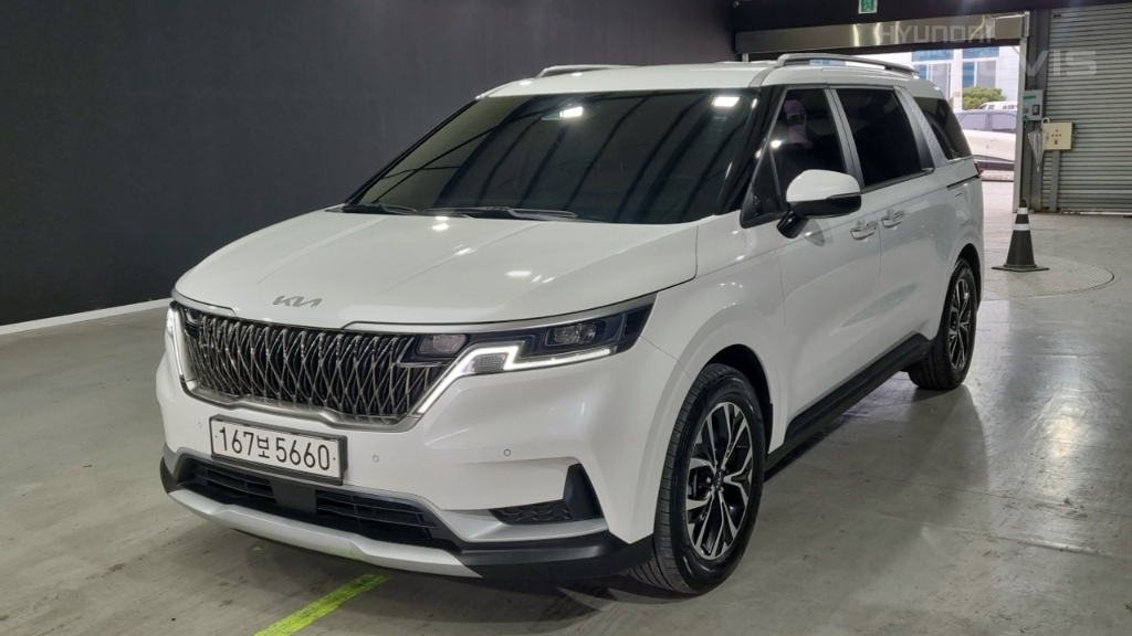 KIA New Carnival 9-Seater Diesel