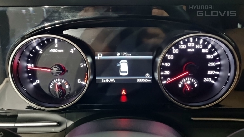 KIA New Carnival 9-Seater Diesel