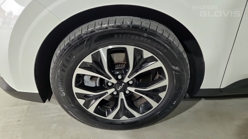 KIA New Carnival 9-Seater Diesel