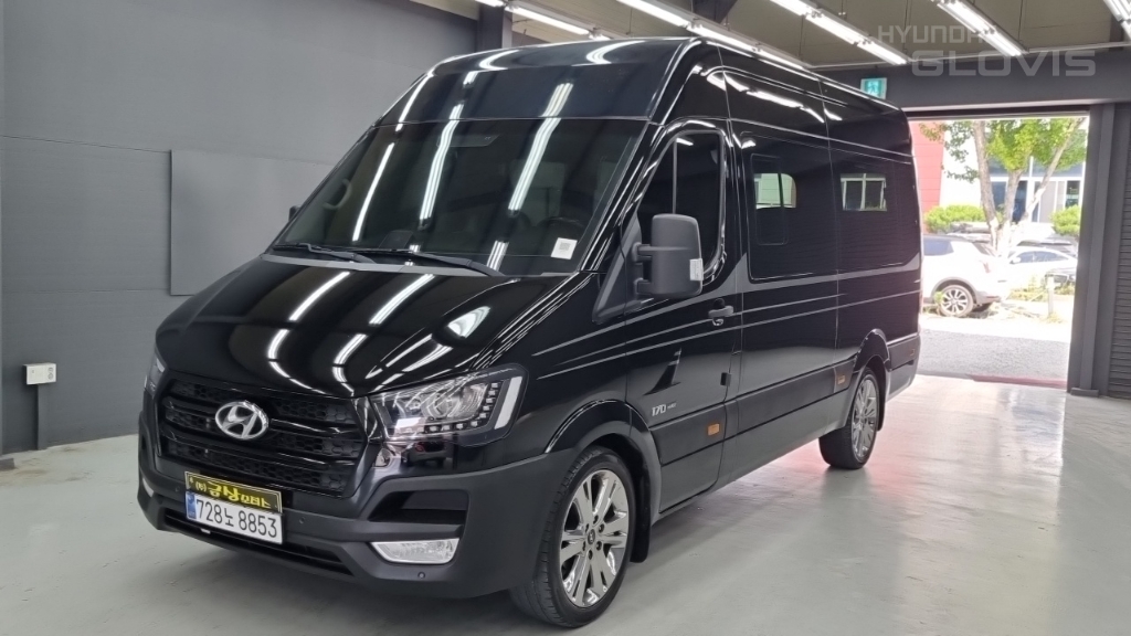 HYUNDAI Solati 15-Seater