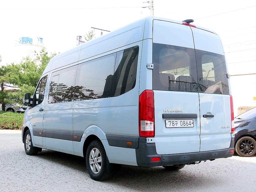 HYUNDAI Solati 15-Seater