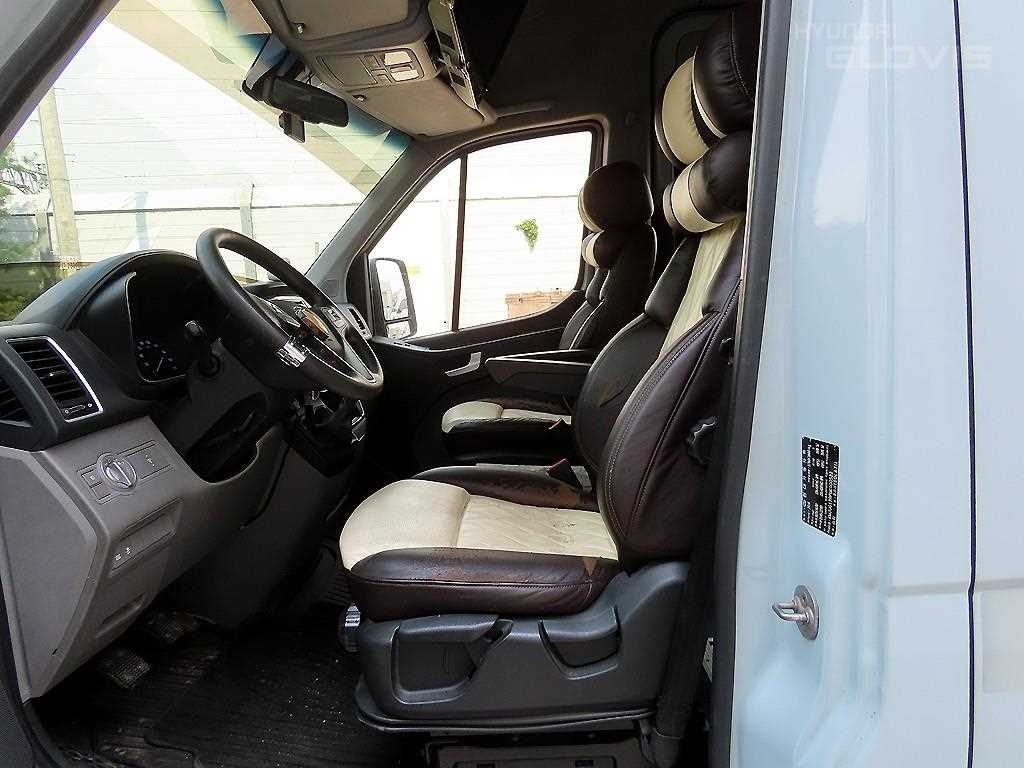 HYUNDAI Solati 15-Seater