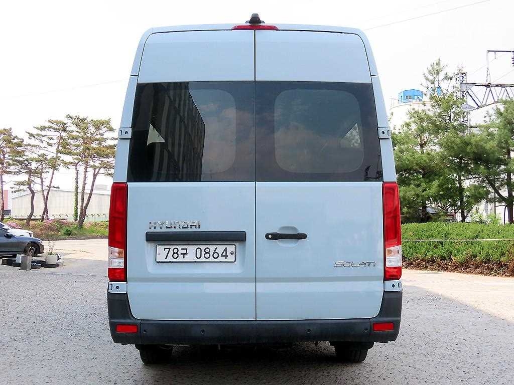 HYUNDAI Solati 15-Seater