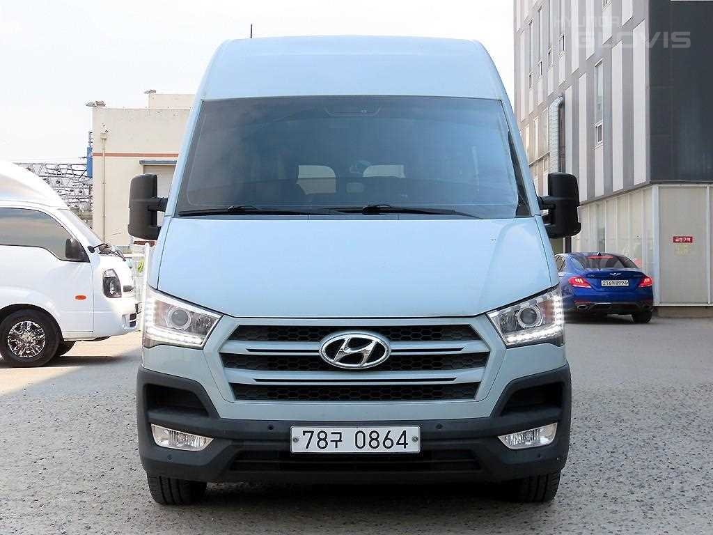 HYUNDAI Solati 15-Seater