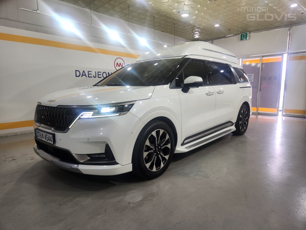 KIA New Carnival Hi-Limousine 9-Seater Diesel