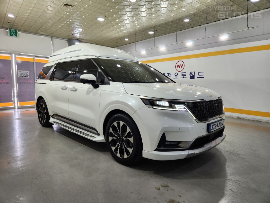 KIA New Carnival Hi-Limousine 9-Seater Diesel
