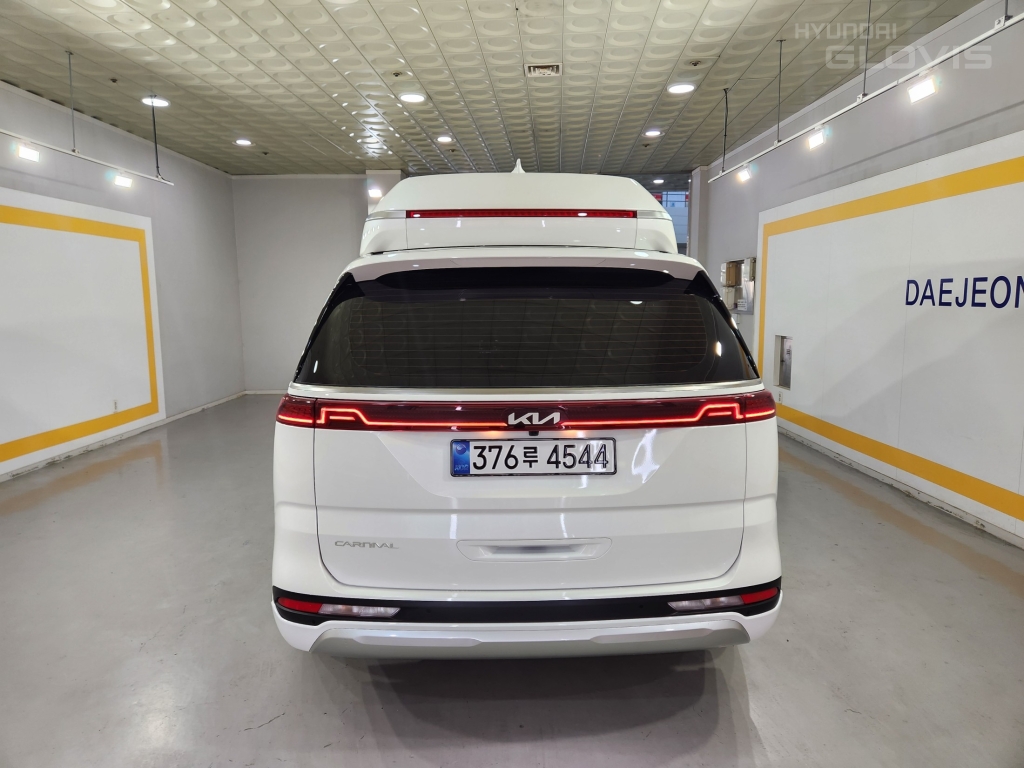 KIA New Carnival Hi-Limousine 9-Seater Diesel