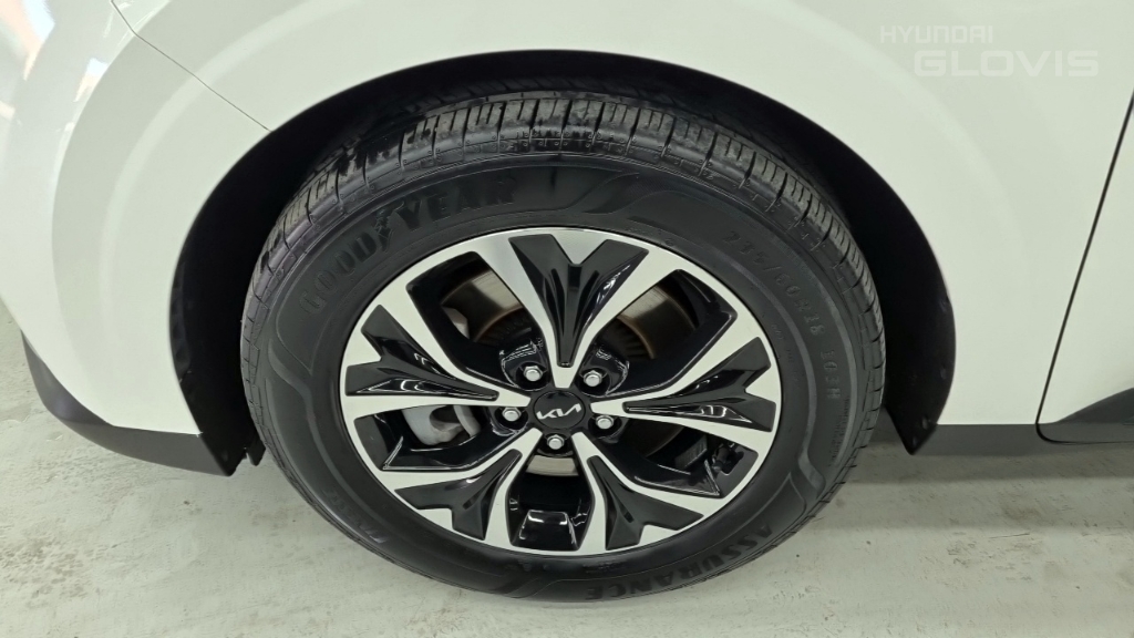 KIA New Carnival 9-Seater Diesel