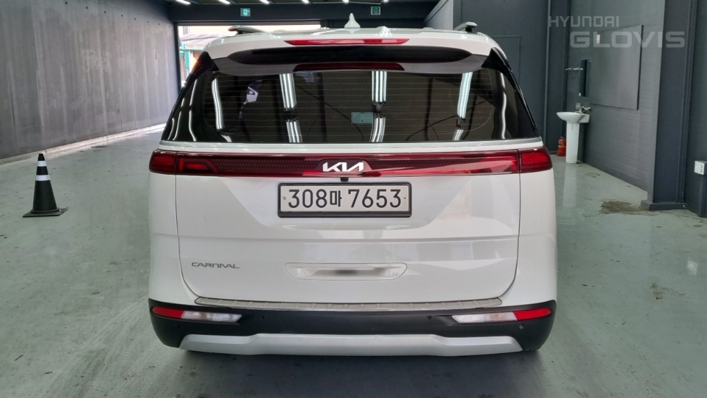 KIA New Carnival 9-Seater Diesel