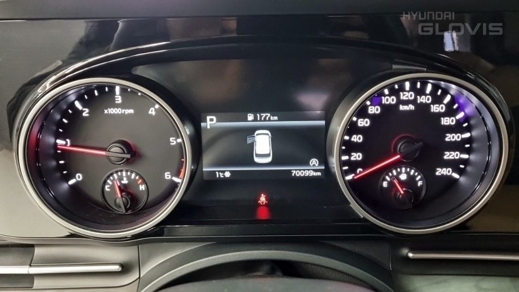 KIA New Carnival 9-Seater Diesel