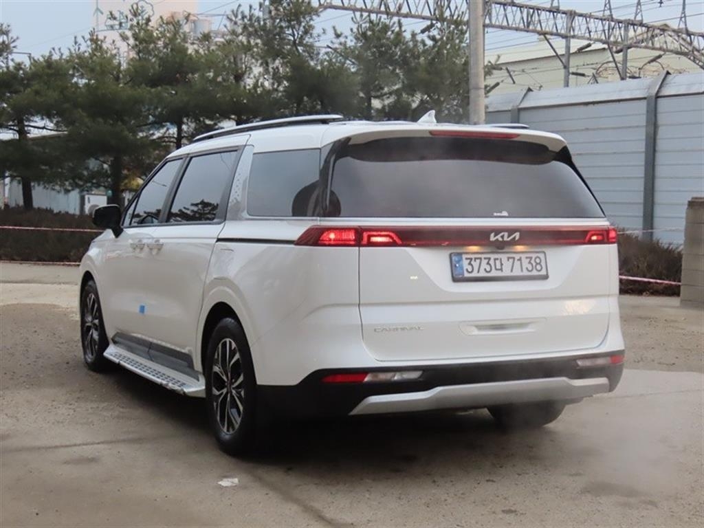KIA New Carnival 9-Seater Diesel