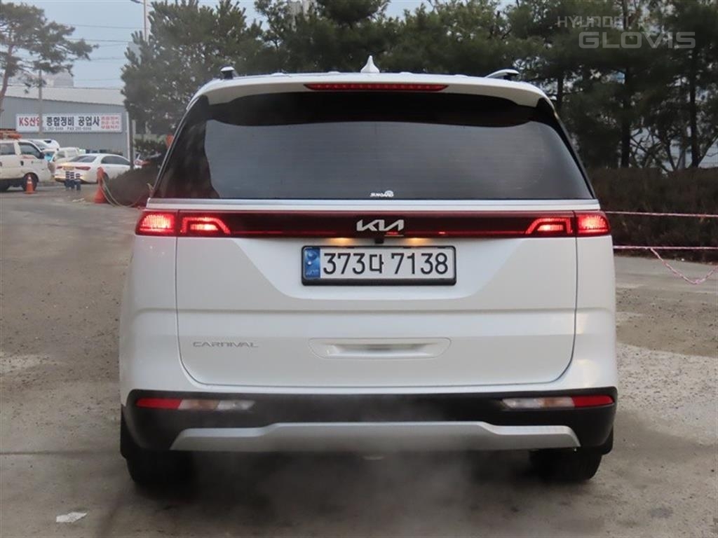 KIA New Carnival 9-Seater Diesel